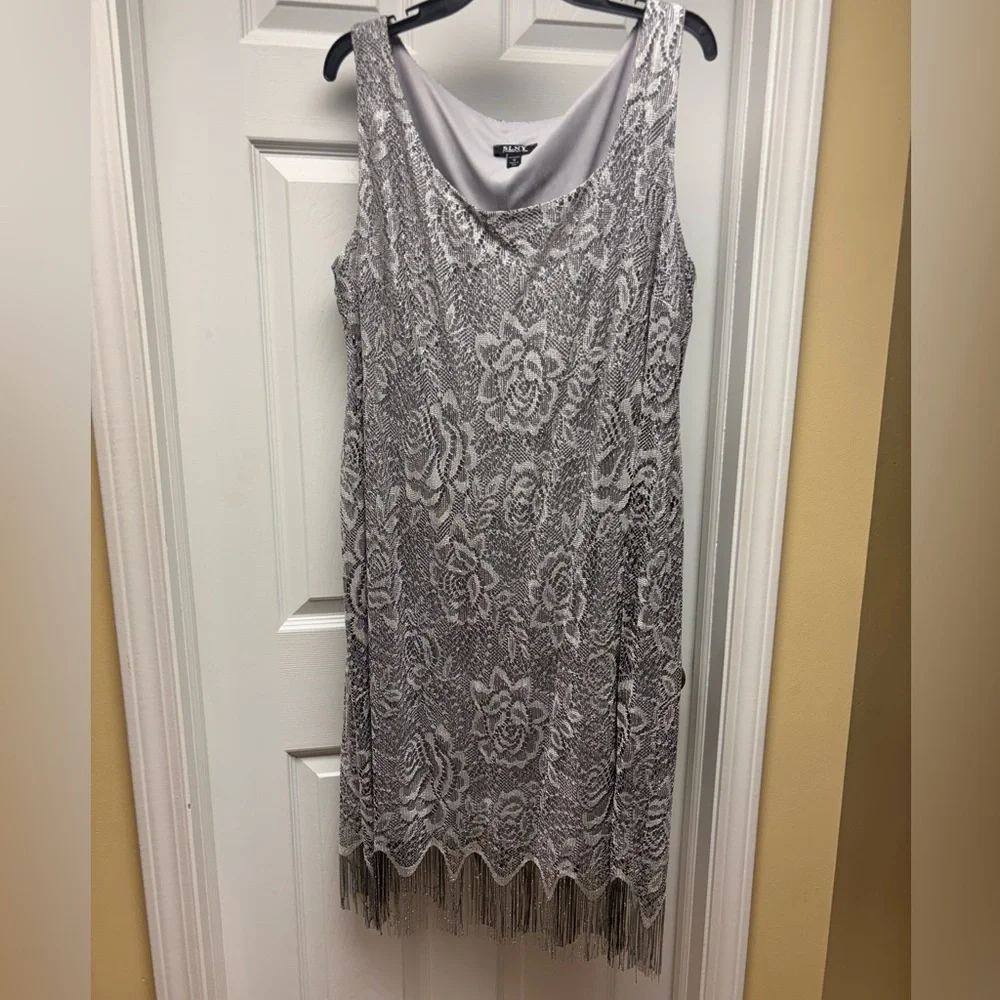 SLNY 2-Piece Metallic Lace Fringe Dress & Jacket Set – Silver (Size 18) - Picture 5 of 11